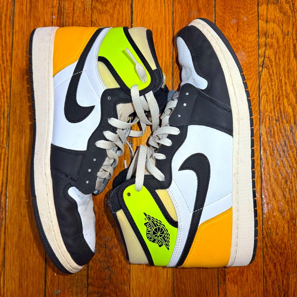 Air Jordan 1 Retro High OG GS 'Volt Gold'
